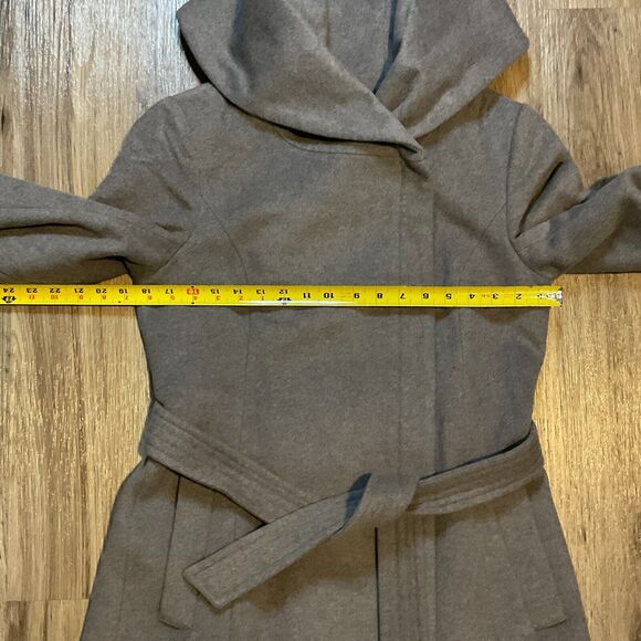 Cole Haan Woman Wool Coat Mid-length Size 6 Gray Belted Asymmetrical Zip Lined‎ - Picture 9 of 13
